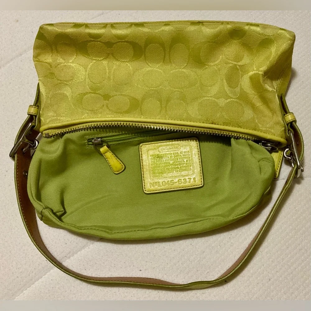 💛COACH🤍6371 Signature Vintage East West Hampton Demi Bag
Baguette Shoulder Bag - Picture 10 of 11